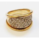 A hallmarked 375 gold ring with diamond encrusted and ribbed decoration