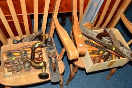 A QUANTITY OF VINTAGE HAND TOOLS comprising of a Georgian mahogany and brass hand drill, various