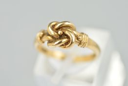 A 9CT GOLD RING with central knot design and triple banded shoulders, with 9ct hallmark for London