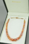 A BANDED AGATE BEAD NECKLACE designed as graduated spherical agate beads to the short belcher link