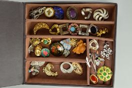 A JEWELLERY BOX OF COSTUME JEWELLERY to include a pair of BSK flower ear clips, a skating mouse