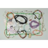 A SELECTION OF MAINLY GEM JEWELLERY to include a silver chain necklace, bracelet and ingot