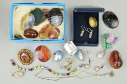 A SELECTION OF GEM JEWELLERY AND LOOSE GEMS to include a multi gem bracelet, an Scottish Ortak