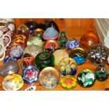 A QUANTITY OF GLASS AND OTHER PAPERWEIGHTS, to include floral inclusions, mushroom shaped, bubble