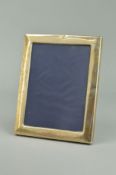 AN ELIZABETH II SILVER EASEL BACK PHOTOGRAPH FRAME OF RECTANGULAR FORM, inner measurements, 18cm x