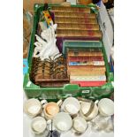 A BOX AND LOOSE SUNDRY ITEMS to include ten Royal Commemorative ceramics including a pair of 1902