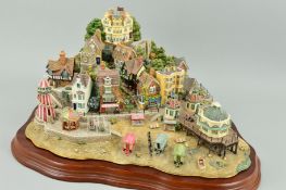 A LARGE BOXED LIMITED EDITION LILLIPUT LANE SCULPTURE, 'Beside The Seaside' L2320, No.277/2000 (