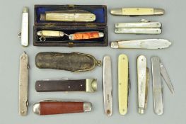 A SELECTION OF FOURTEEN PENKNIVES to include a carved mother of pearl handled example, four