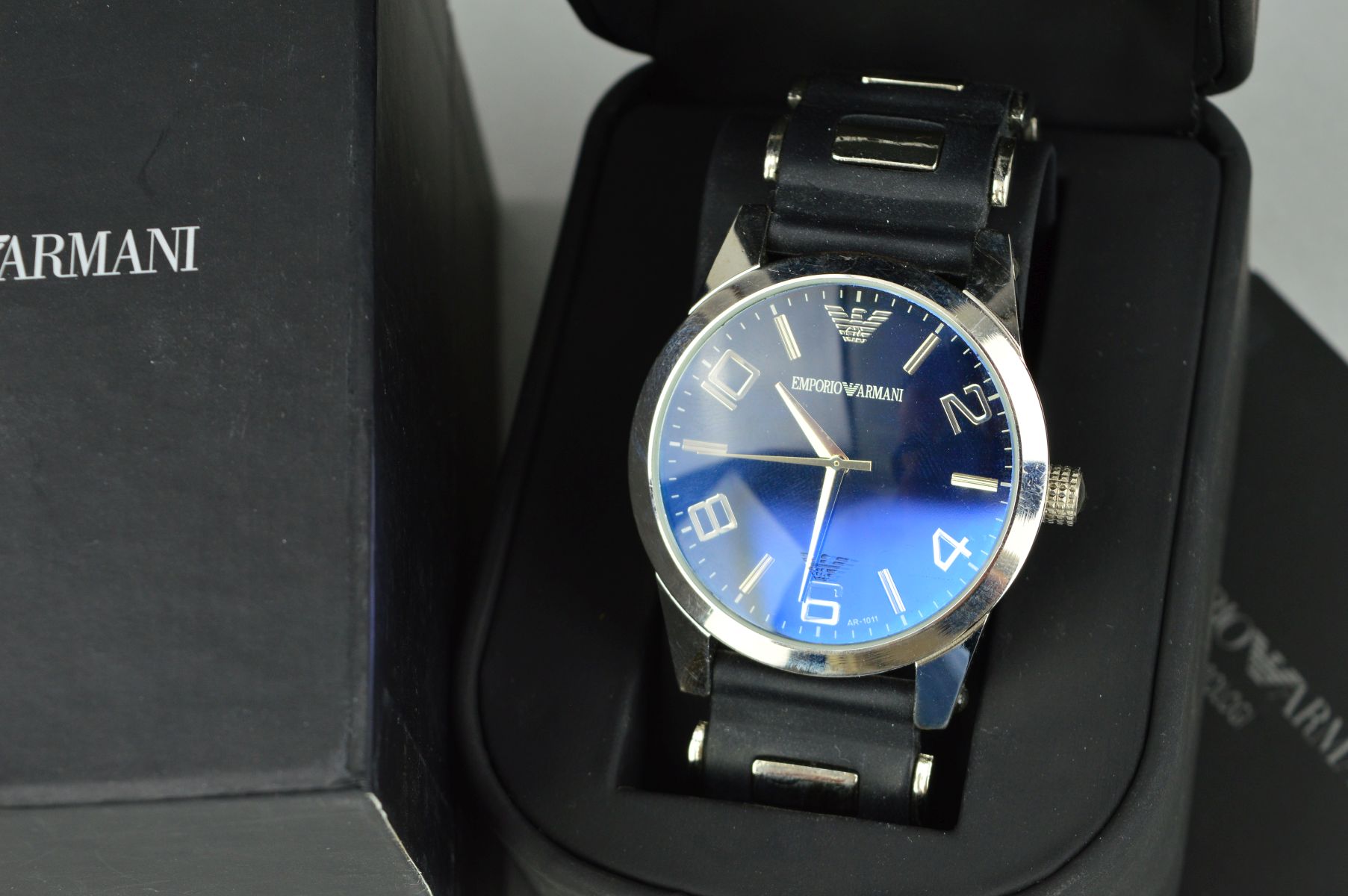 A GENTLEMAN'S EMPORIO ARMANI WRISTWATCH WITH MAKER'S CASE, the circular blue face with Arabic