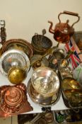 A GROUP OF METALWARES, to include copper kettle, brass trivets, brass chestnut roaster, copper jelly