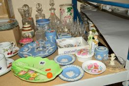 A PARCEL OF GLASS AND CERAMICS to include Wedgwood jasperwares, Royal Doulton figure 'Sleepy Head'