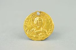 A BYZANTINE GOLD COIN 900-950 AD, Obverse, the bust of the Christ wearing nimbus cruciger, pellets