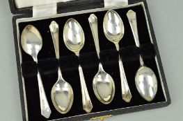 A BOXED SET OF SIX GEORGE V SILVER TEASPOONS, Sheffield 1944, 2.8ozt, 88 grams