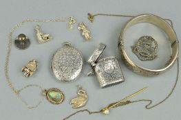 A SELECTION OF MAINLY SILVER AND WHITE METAL JEWELLERY to include a hinged bangle, an oval locket,