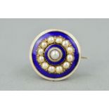 A MID VICTORIAN GOLD ENAMEL AND SPLIT PEARL BROOCH, of circular outline, the central split pearl