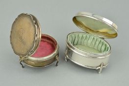 A GEORGE V OVAL SILVER TRINKET BOX, on three cabriole legs, Birmingham 1919, oval length 7cm,