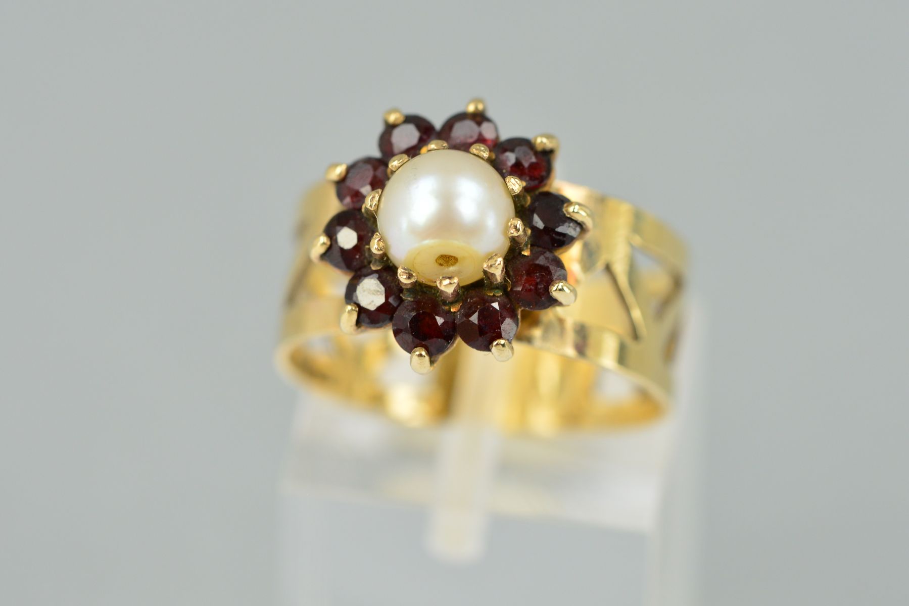 A 9CT GOLD GARNET AND PEARL CLUSTER RING, the central cultured pearl within a circular garnet - Image 2 of 2