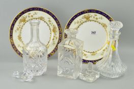 A PAIR OF MINTON 'DYNASTY' CABINET PLATES, H3775, diameter approximately 27cm and three glass