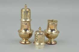 A PAIR OF EDWARDIAN SILVER BALUSTER CASTORS, knopped finials, pull off covers, short pedestals,