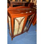 AN EDWARDIAN MAHOGANY ASTRAGAL GLAZED TWO DOOR CHINA CABINET (sd)