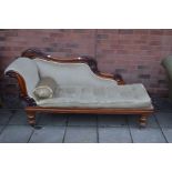 A VICTORIAN MAHOGANY CHAISE LONGUE