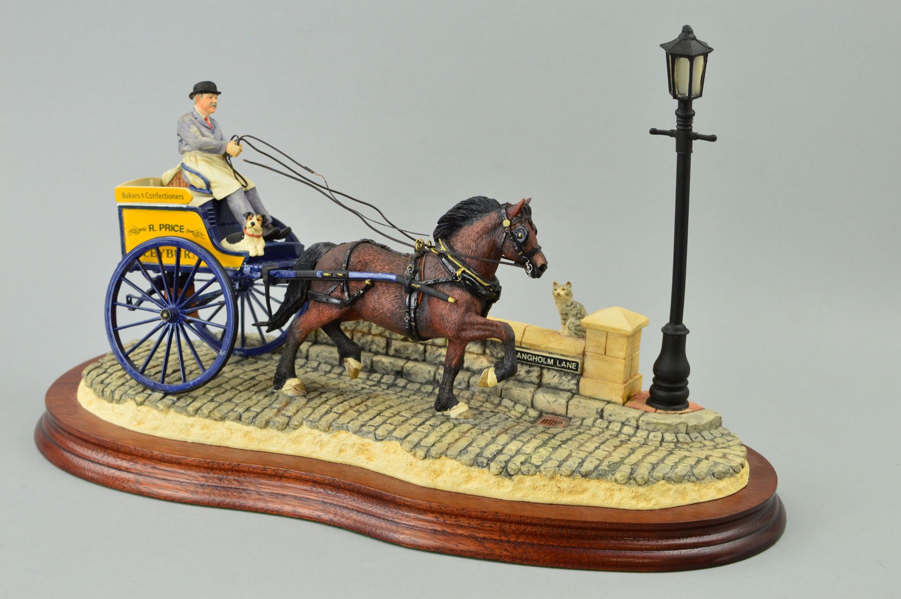 A LIMITED EDITION BORDER FINE ARTS SCULPTURE, 'Delivered Warm' (Horse-drawn baker's van), No0040,