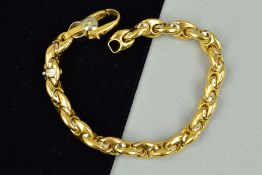 A MODERN 18CT YELLOW AND WHITE GOLD FANCY LINK BRACELET, measuring approximately 180.0mm in