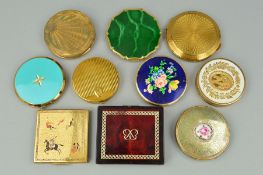 A SELECTION OF NINE COMPACTS to include a Stratton green marble effect compact, a circular Elizabeth