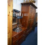 AN EDWARDIAN CARVED MAHOGANY PANELLED TWO DOOR WARDROBE above a single long drawer, width 144cm x