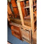 A PINE HANGING PLATE RACK, together with a distressed screen (no panels) and two folding chairs (4)