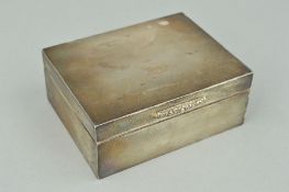 AN ELIZABETH II RECTANGULAR CIGARETTE BOX, engine turned decoration, Birmingham 1959, width 11.5cm x