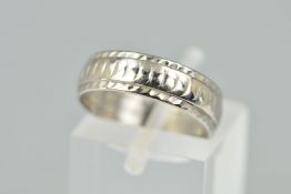 A MID - 20TH CENTURY 18CT WHITE GOLD WEDDING RING, textured pattern, measuring 5.4mm in width,