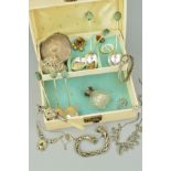 A SELECTION OF SILVER AND WHITE METAL JEWELLERY AND ACCESSORIES AND A JEWELLERY BOX, to include an