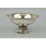 AN ELIZABETH II SILVER PEDESAL BOWL, cast decoration to the base, Birmingham 1962, 9.6 ozt, 299