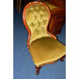 A VICTORIAN WALNUT BUTTONED SPOON BACK CHAIR