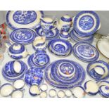 A QUANTITY OF BLUE AND WHITE WILLOW PATTERN TEA/DINNER WARES, etc to include Washington Old Willow