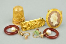 A MISCELLANEOUS JEWELLERY COLLECTION to include an oval cameo depicting a classical lady in profile,