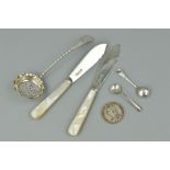 SIX ITEMS OF MAINLY SILVERWARE to include a pair of mother of pearl handled silver butter knives,