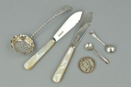 SIX ITEMS OF MAINLY SILVERWARE to include a pair of mother of pearl handled silver butter knives,