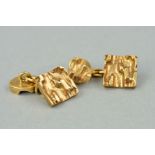 A PAIR OF MID TO LATE 20TH CENTURY 9CT GOLD CUFFLINKS, abstract heavy carved design, chain