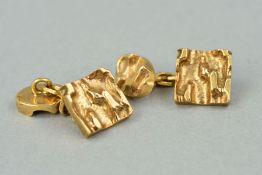 A PAIR OF MID TO LATE 20TH CENTURY 9CT GOLD CUFFLINKS, abstract heavy carved design, chain