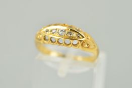 AN EARLY 20TH CENTURY 18CT GOLD FIVE STONE DIAMOND RING set with five graduated old cut diamonds