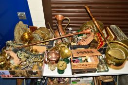 A LARGE QUANTITY OF BRASS, COPPER, SUNDRY ITEMS etc, to include kettles, trivets, horse brasses,