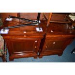 A PAIR OF REPRODUCTION MAHOGANY BEDSIDE CABINETS (looses)