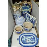 VARIOUS BLUE AND WHITE MODERN CERAMICS, to include 'Willow' pattern dish, a warming platter, table