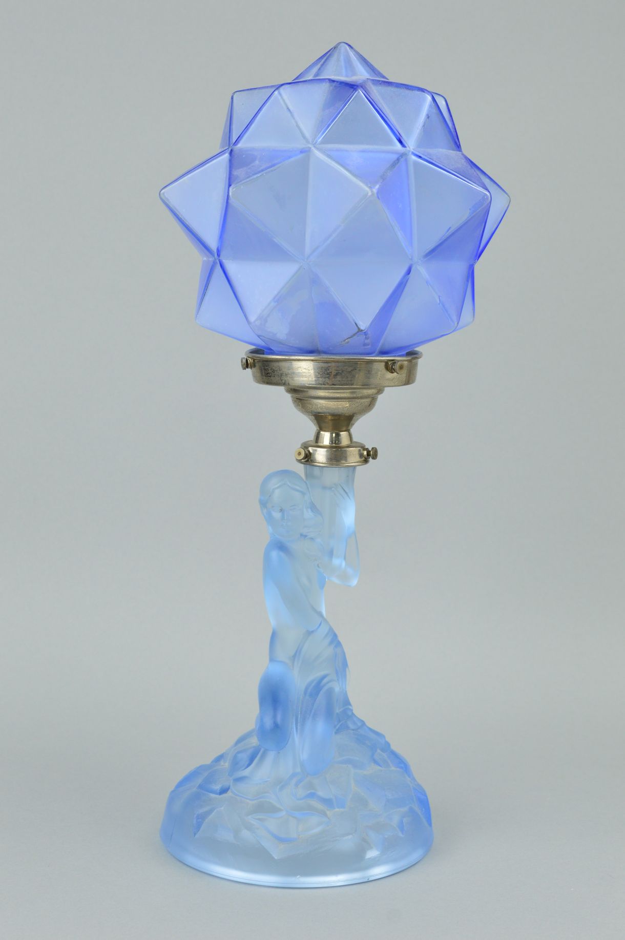 AN ART DECO WALTHER & SOHNE STYLE BLUE GLASS TABLE LAMP, nude lady supporting central column with