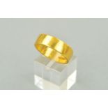 A 22CT GOLD BAND RING of plain design, with 22ct gold hallmark for Birmingham 1971, ring size S,