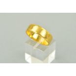 A 22CT GOLD BAND RING of plain design, with 22ct gold hallmark for Birmingham 1971, ring size R,