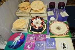 VARIOUS BOXED COLLECTORS PLATES, PAPERWEIGHTS, etc to include five Wedgwood Christmas paperweights