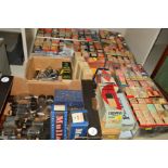 FOUR BOXES AND LOOSE VINTAGE VACUUM TUBES (THERMIONIC VALVES), including makers such as Ediswan,